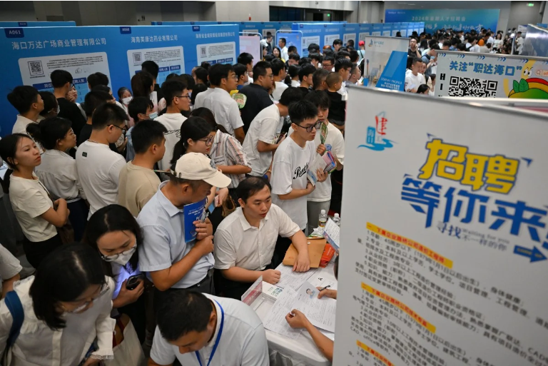 Youth unemployment is rising in China as more graduates enter the labor market.